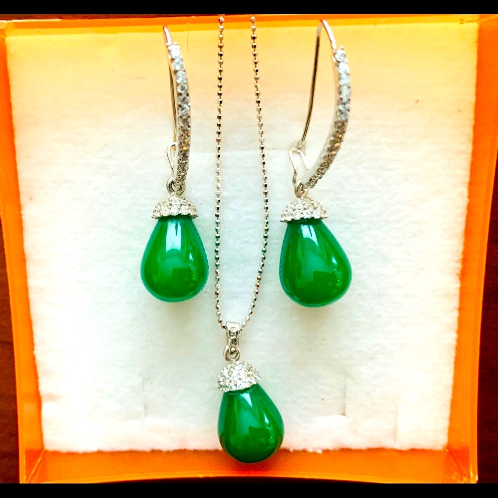 Sterling silver & green gem stone drop-back earrings & pendant necklace 3 pc set